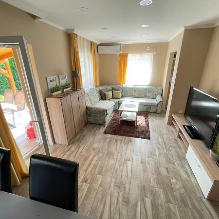 Lilla Apartman Balatonkeresztúr Exterior foto