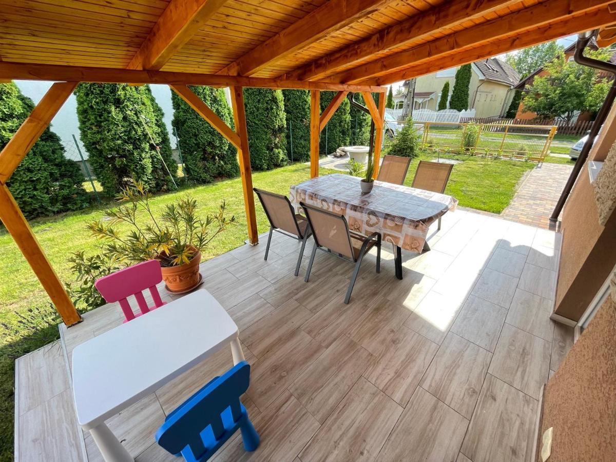 Lilla Apartman Balatonkeresztúr Exterior foto